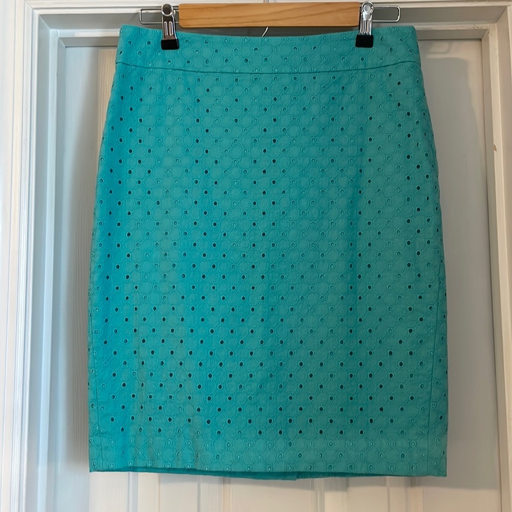 GUC Ann Taylor eyelet skirt
